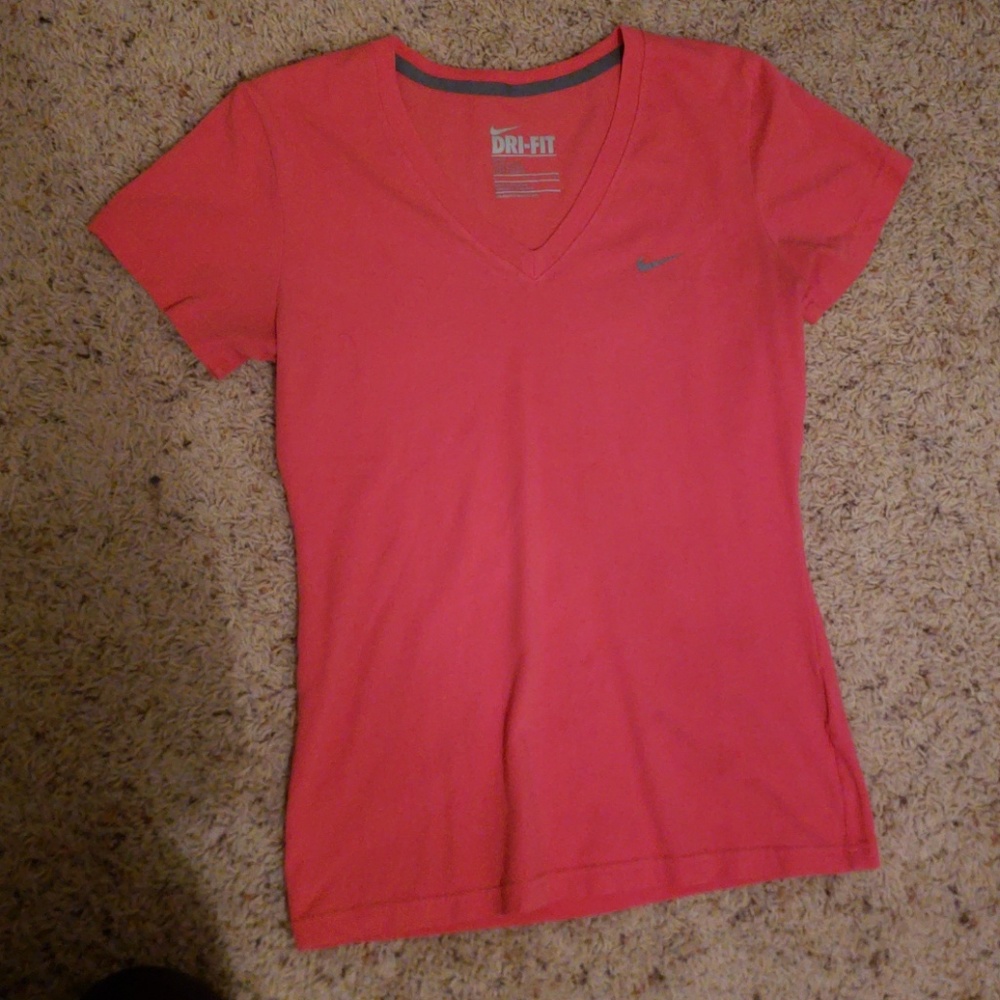 Pink Nike T